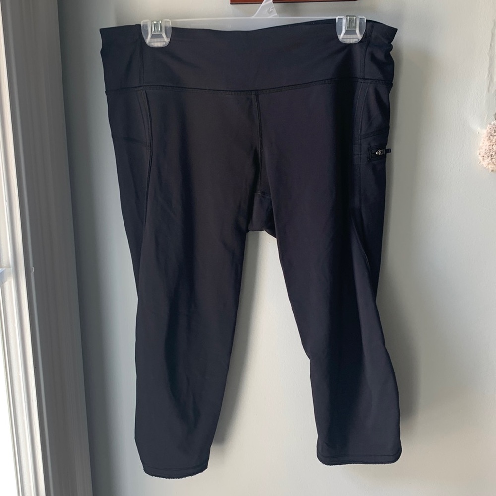 Black Cropped Lululemon leggings 23”